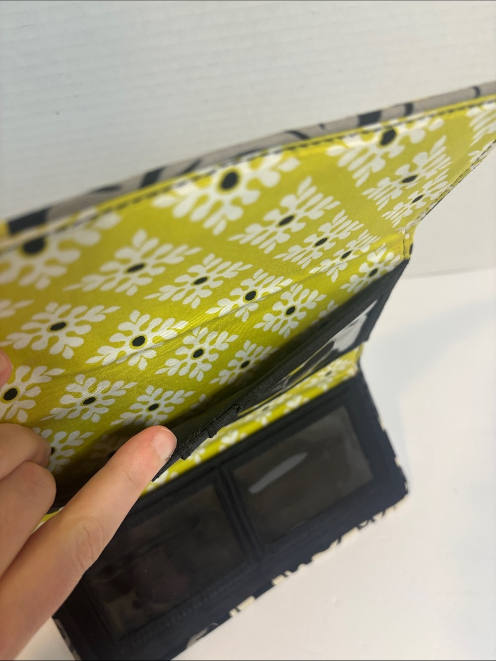 Vera Bradley Baroque Trifold Card Wallet Magnetic closure 8 in Length Black Gray - Picture 4 of 12